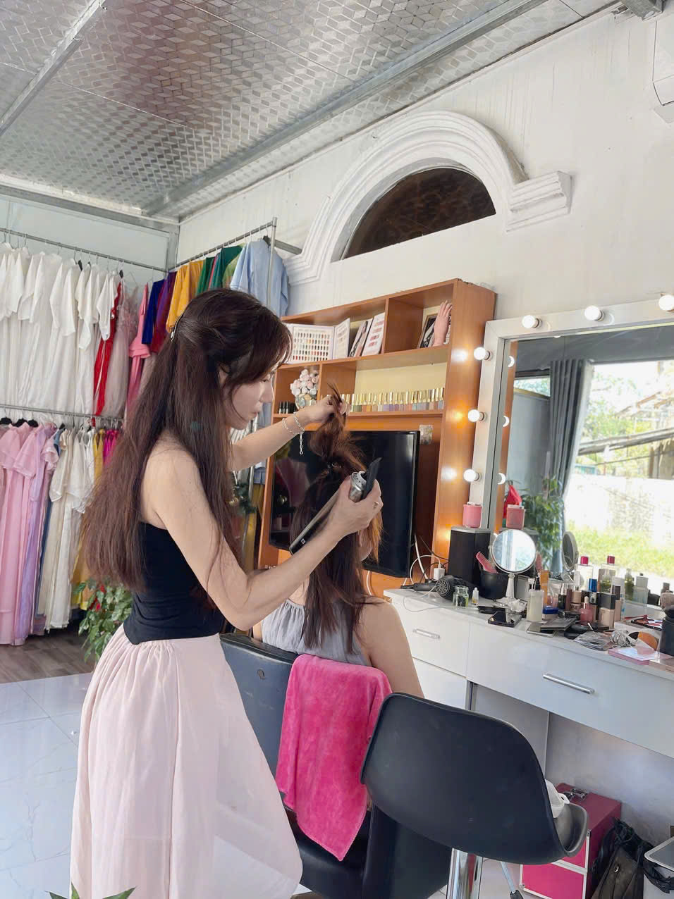 Thương Bùi trang điểm cô dâu tại nhà ở Hạ Long