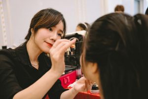 Thương Bùi trang điểm cô dâu tại nhà ở Hạ Long